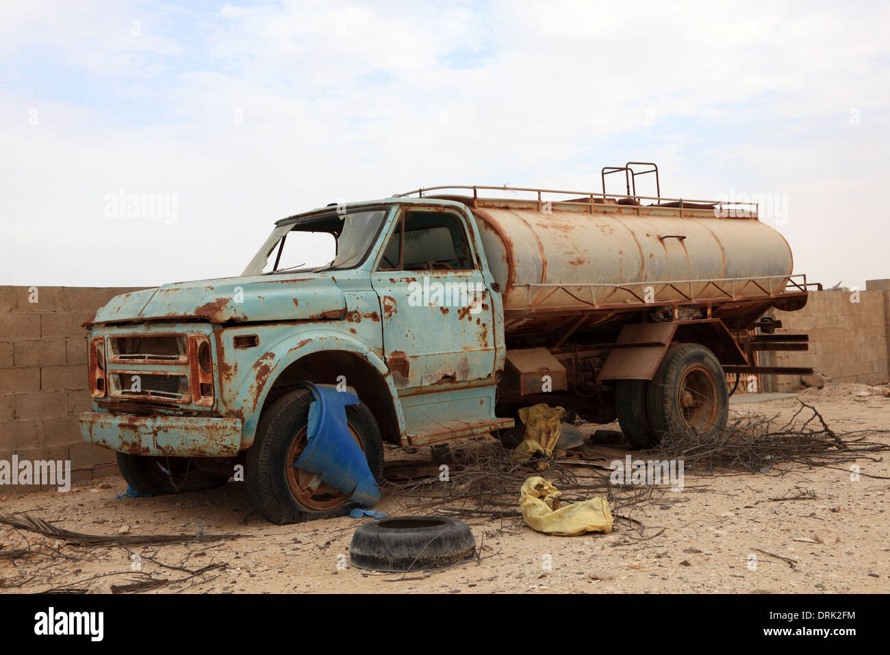 Verlassene alte Wasser-LKW in Katar, Nahost Stockfoto