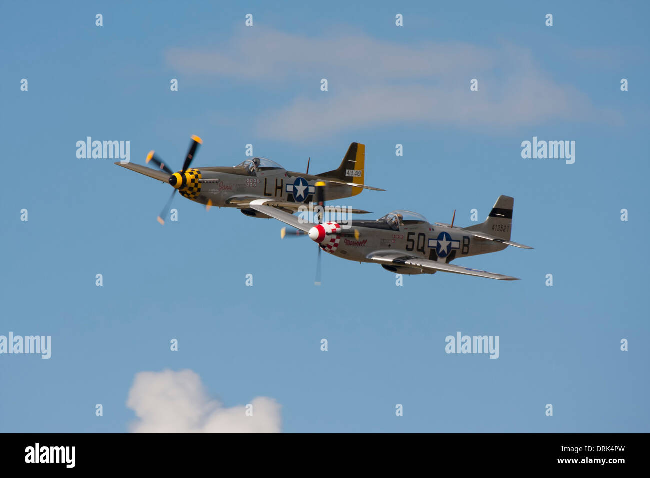 Paar P51D Mustang Flugzeug im Flug Stockfoto