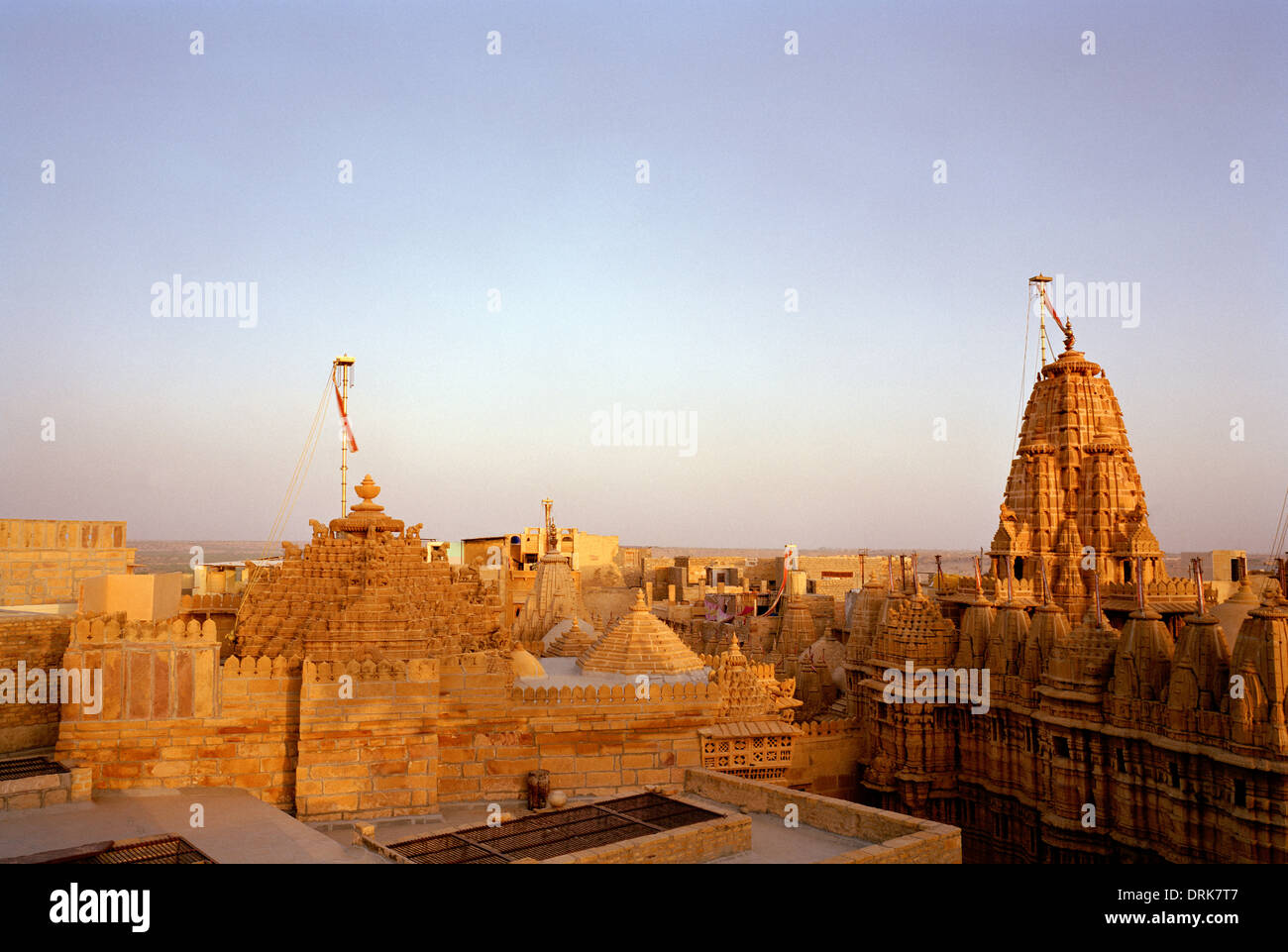 Die Jain-Tempel in Jaisalmer in Rajasthan in Indien in Südasien. Architekturgebäude Kunst antike Geschichte historische Fernweh Eskapismus Reisen Stockfoto