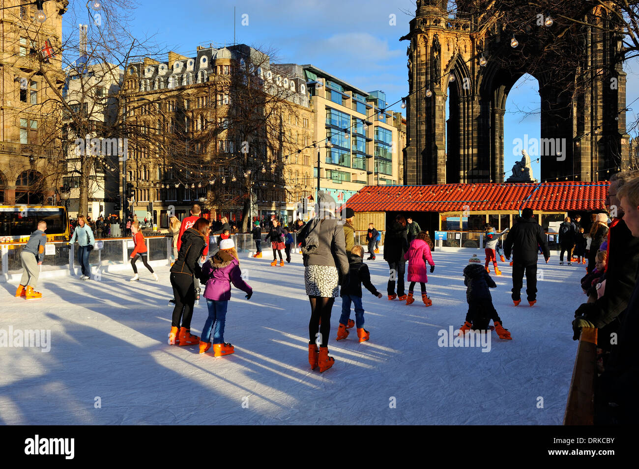 Weihnachten-Eis-Eisbahn - Princes Street Gardens, Edinburgh, Schottland Stockfoto