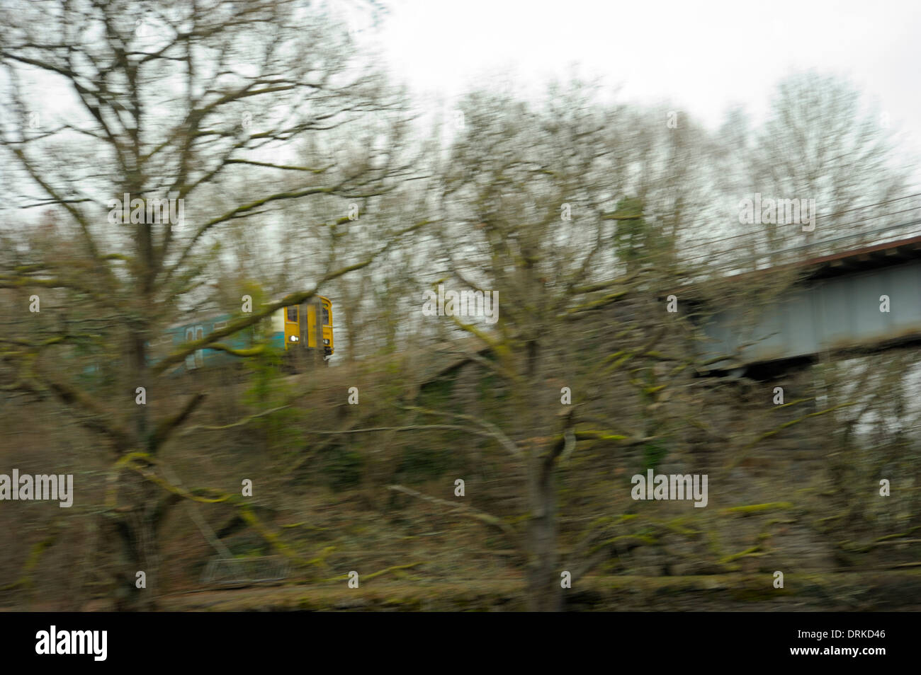 Zug nähert sich Wye Bridge on the Heart of Wales Linie südlich von Builth Road Stockfoto