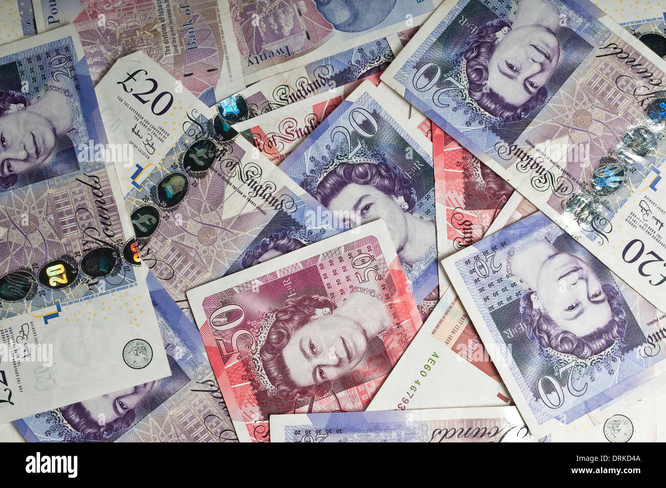 Verstreuten fünfzig und zwanzig Pfund-Banknoten Stockfoto