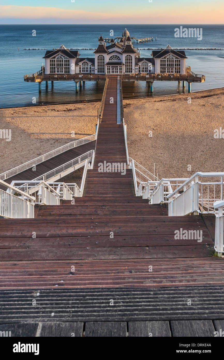Der Selliner Seebrücke ist eine Anlegestelle an der Ostsee, Sellin, Insel Rügen, Mecklenburg-Western Pomerania, Deutschland, Europa Stockfoto