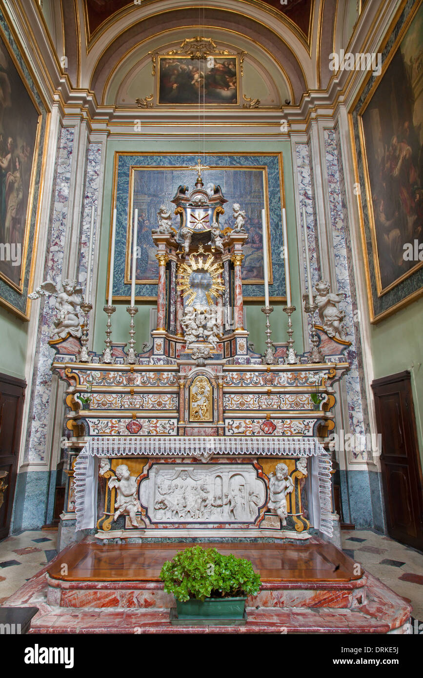 BERGAMO, Italien - 29. Januar 2013: Mosaik einer barocken Seitenaltar in der Kirche San Alessandro della Croce. Stockfoto