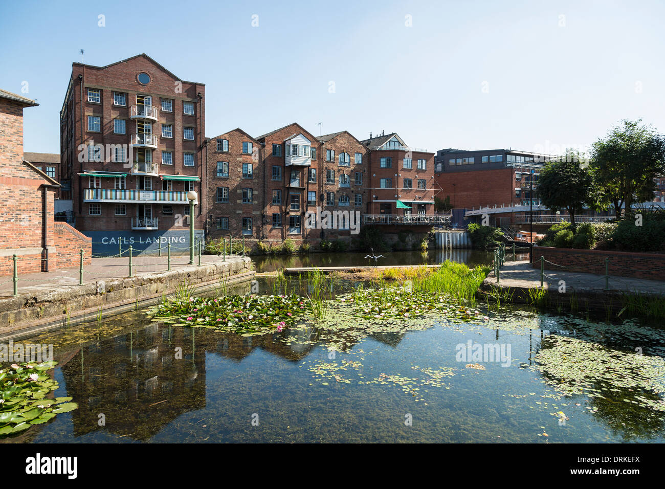 Anrufe landen, am Flussufer Wohnungen, Leeds, England Stockfoto