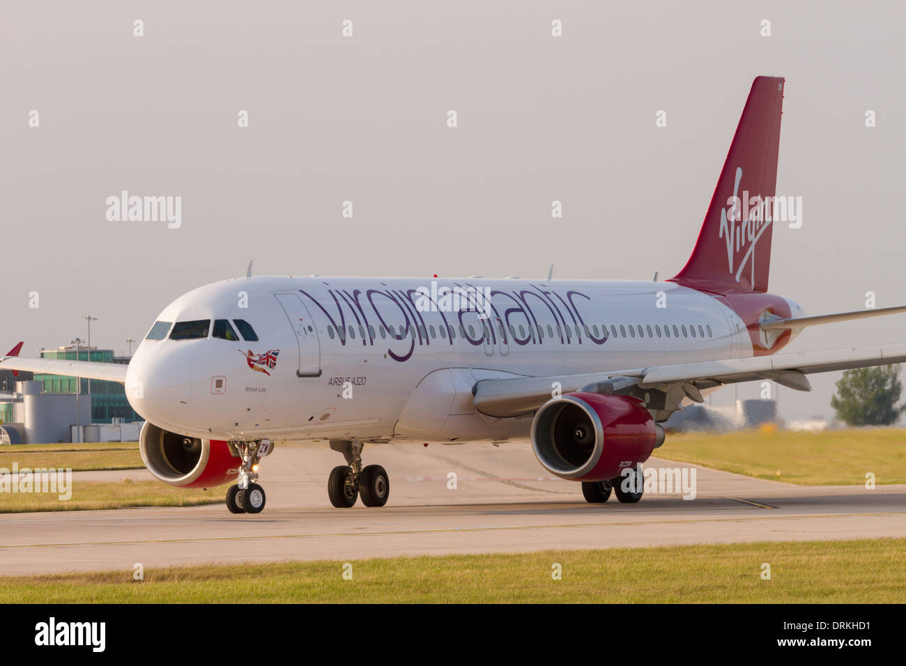 Virgin Atlantic Airbus A320 auf Start-und Landebahn für ausziehen Manchester Airport Stockfoto
