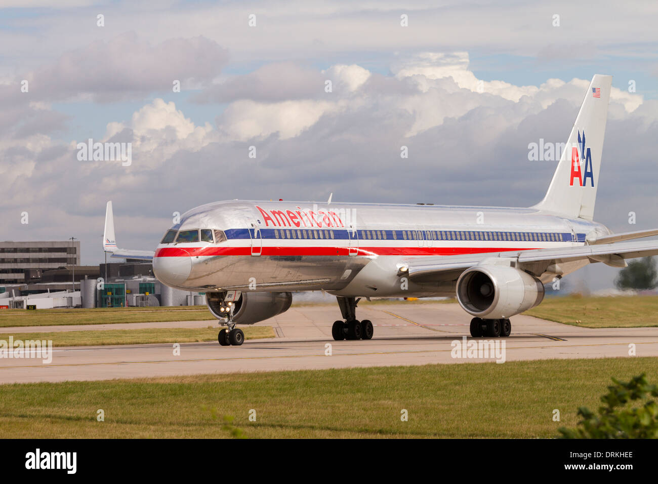 American Airlines Boeing 757 auf der Piste für ausziehen Manchester Airport Stockfoto