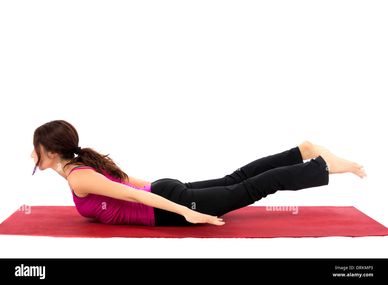 Junge Frau tut Locust Pose in Yoga Stockfoto