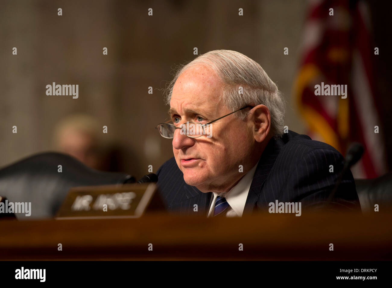 US Senator Carl Levin macht eine Eröffnungsrede während der bewaffneten Dienst Senatsausschuss am Dirksen Senate Office Building 28. Januar 2014 in Washington D.C. 79-j hrige Levin wird in den Ruhestand gehen, haben seit 1978 als Senator serviert. Stockfoto