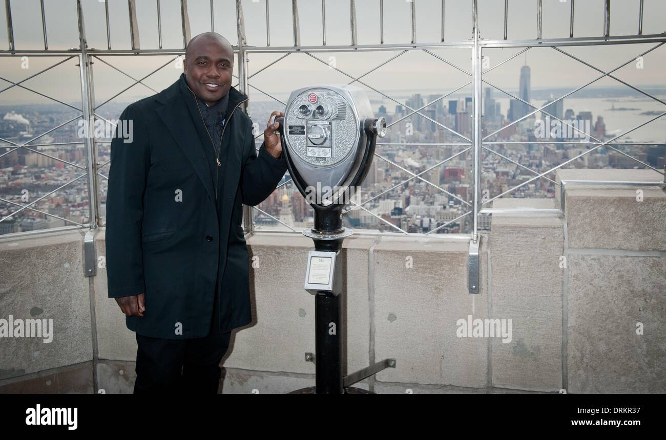 Manhattan, New York, USA. 28. Januar 2014. NFL Hall Of Fame Runningback MARSHALL FAULK leuchtet das Empire State Building in der Feier der Super Bowl XLVIII, Dienstag, 28. Januar 2014. Bildnachweis: Bryan Smith/ZUMAPRESS.com/Alamy Live-Nachrichten Stockfoto