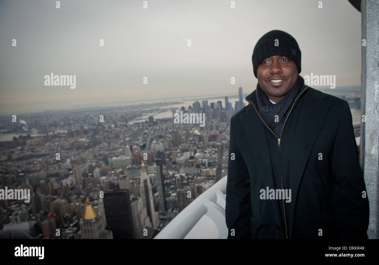 Manhattan, New York, USA. 28. Januar 2014. NFL Hall Of Fame Runningback MARSHALL FAULK leuchtet das Empire State Building in der Feier der Super Bowl XLVIII, Dienstag, 28. Januar 2014. Bildnachweis: Bryan Smith/ZUMAPRESS.com/Alamy Live-Nachrichten Stockfoto