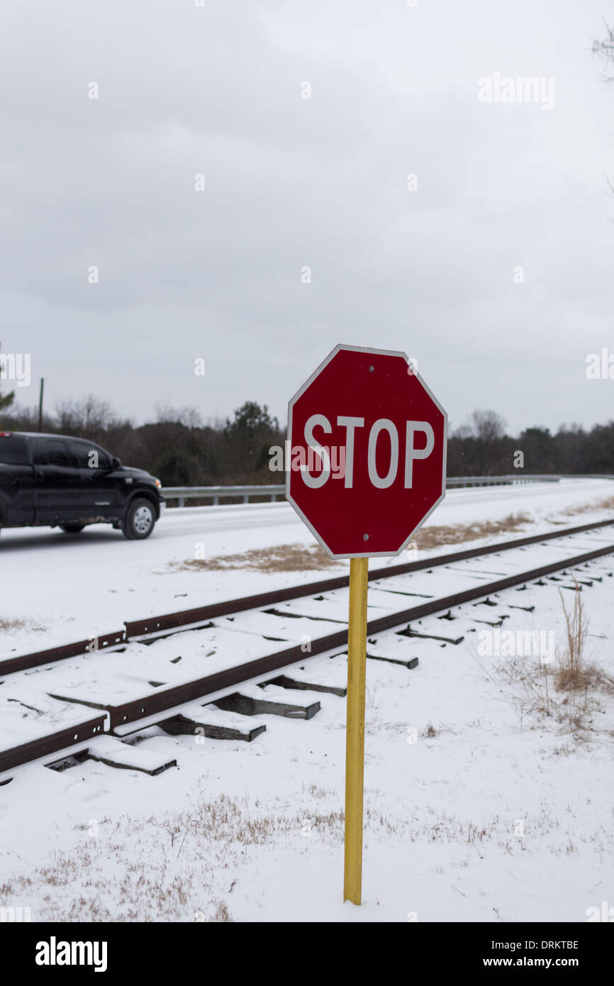 Chattanooga, Tennessee, USA.  28. Januar 2014.  Ungewöhnlich kalten und schneereichen Wetter produziert eisige Straßenverhältnisse in der Nähe von Chattanooga, Tennessee Credit: TDP Fotografie/Alamy Live News Stockfoto