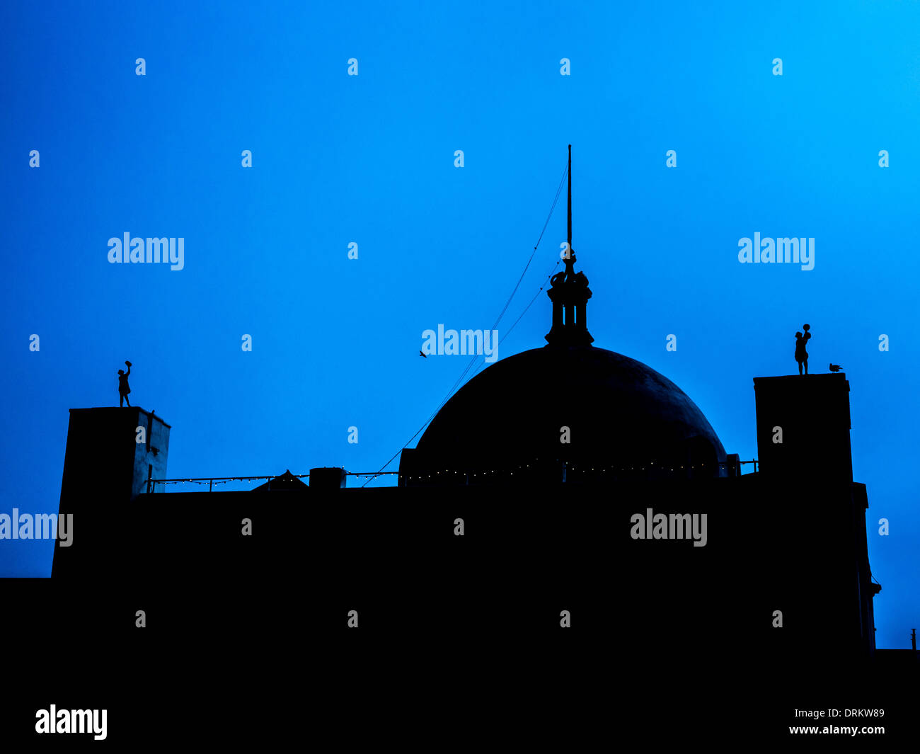 Silhouette des Kuppeldachs der spanischen Stadt, Whitely Bay. Stockfoto