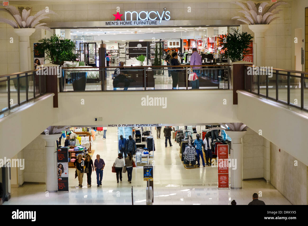 Miami Florida Aventura Aventura Mall einkaufen Multi Level Macys Kaufhaus Eingang Premium-Shop ...