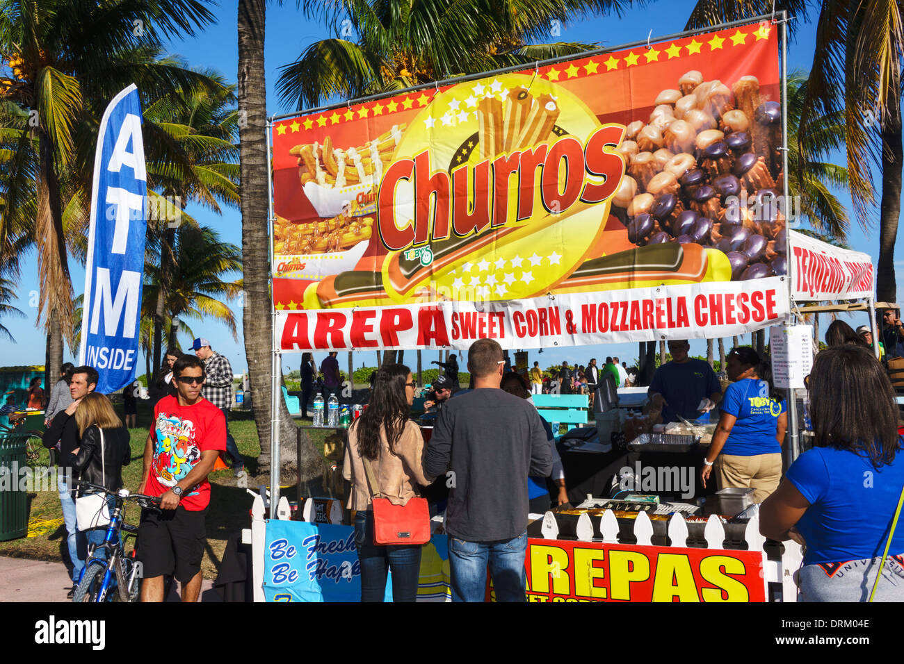 Miami Beach, Florida, Ocean Drive, Art déco-Wochenende, Festival, Straßenmarkt, Essen, Verkäufer Stände Stand Markt Markt Markt, Käufer Kauf Verkauf, c Stockfoto