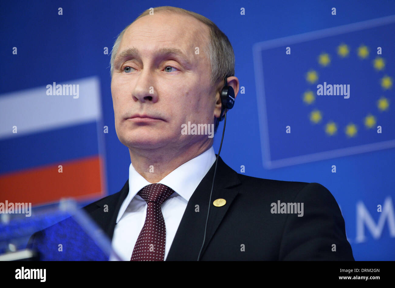 Brüssel, Belgien. 28. Januar 2014. Der russische Präsident Vladimir Putin nimmt an einer gemeinsamen Pressekonferenz am 28. Januar 2014, nach einer EU-Russland-Gipfel am Sitz EU in Brüssel, Belgien. Der russische Präsident Vladimir Putin am Dienstag forderte internationale Mächte zu bleiben weg von Einmischung in die inneren Angelegenheiten der Ukraine. n Union (EU), Herman Van Rompuy und Barroso. Bildnachweis: Ye Pingfan/Xinhua/Alamy Live-Nachrichten Stockfoto