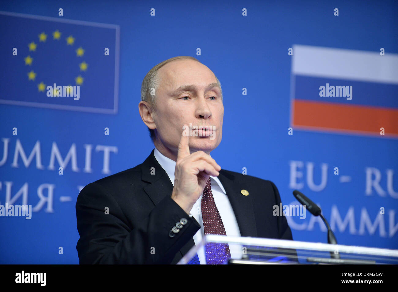 Brüssel, Belgien. 28. Januar 2014. Der russische Präsident Vladimir Putin nimmt an einer gemeinsamen Pressekonferenz am 28. Januar 2014, nach einer EU-Russland-Gipfel am Sitz EU in Brüssel, Belgien. Der russische Präsident Vladimir Putin am Dienstag forderte internationale Mächte zu bleiben weg von Einmischung in die inneren Angelegenheiten der Ukraine. n Union (EU), Herman Van Rompuy und Barroso. Bildnachweis: Ye Pingfan/Xinhua/Alamy Live-Nachrichten Stockfoto