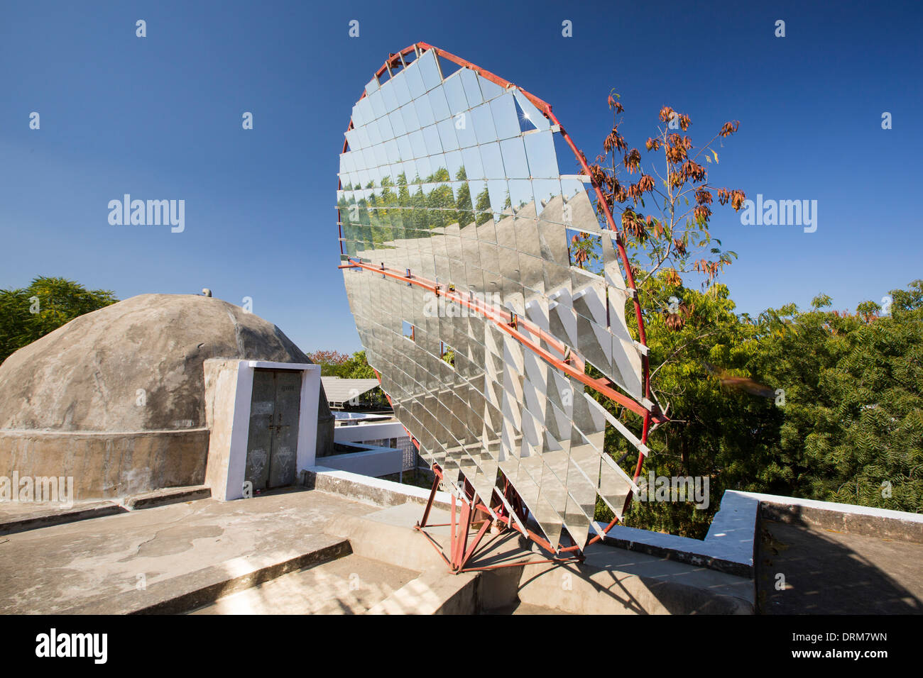 Solarkocher am Barefoot College in Tilonia, Rajasthan, Indien. Stockfoto