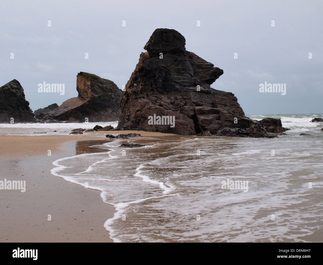 Felsiger Strand an der Porthcothan Bay, Cornwall, UK Stockfoto