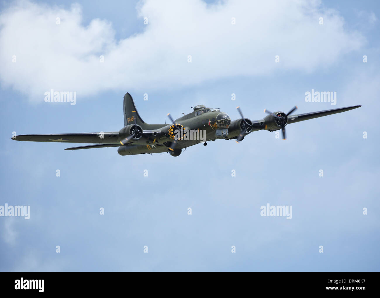 Erhaltene USAAF WW2 b-17 Bomber "Sally B" fliegen in Duxford Stockfoto