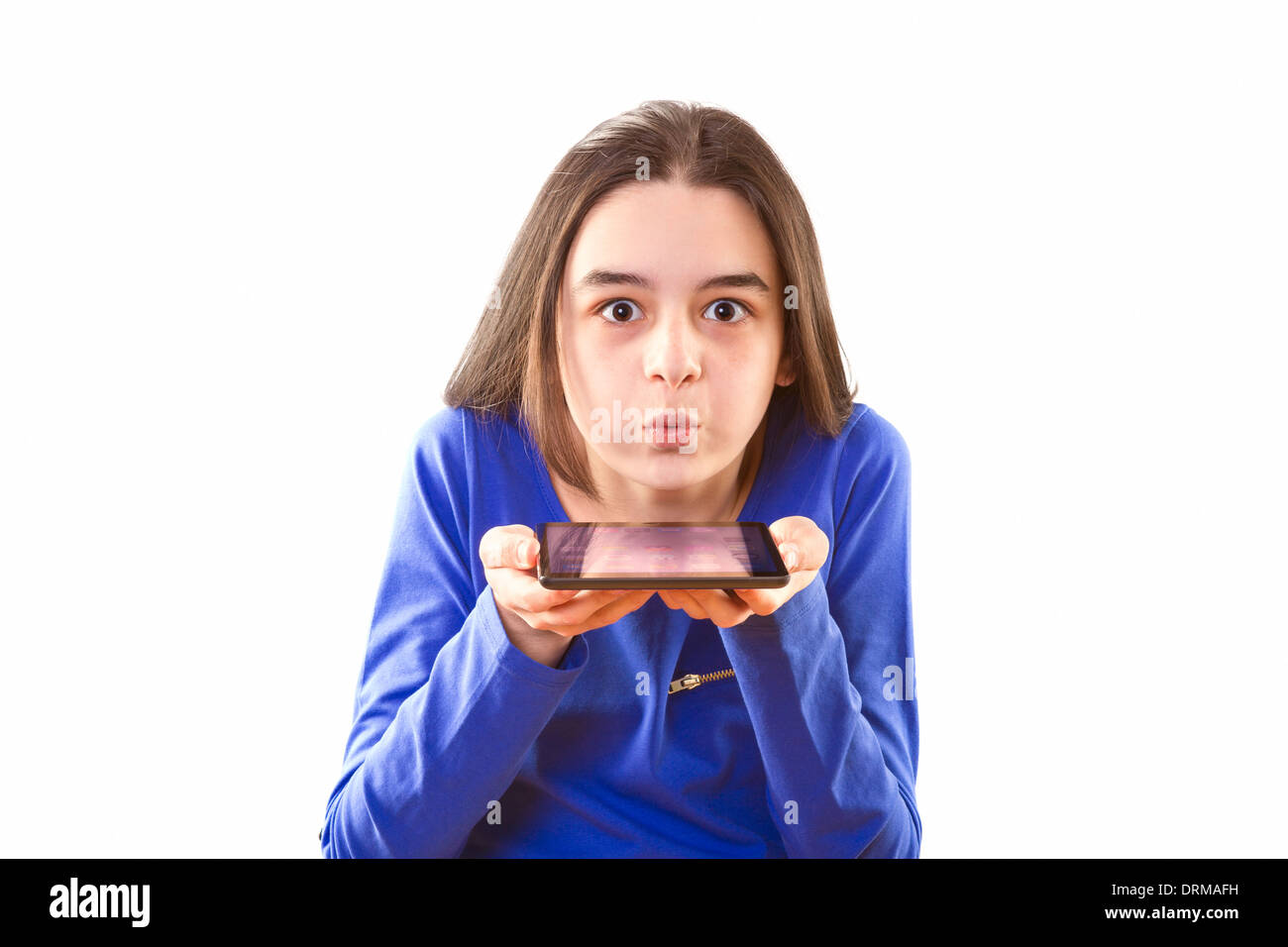 Junges Mädchen bläst app-Symbole von digital-Tablette Stockfoto