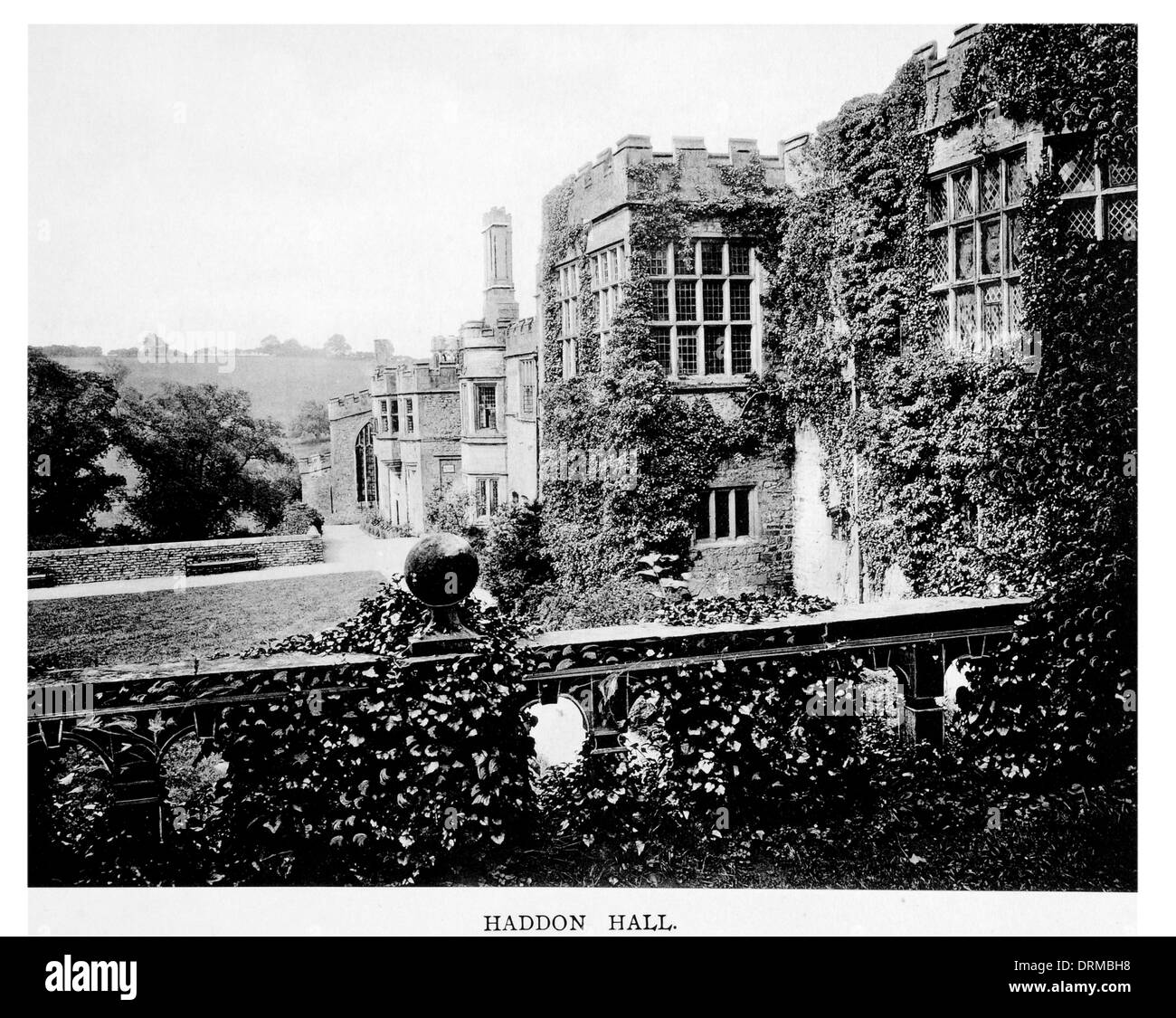 Terrasse Haddon Hall Gärten Treppe Rasen Stein Lord Edward Manieren Bakewell Derbyshire fotografiert Circa 1910 Stockfoto