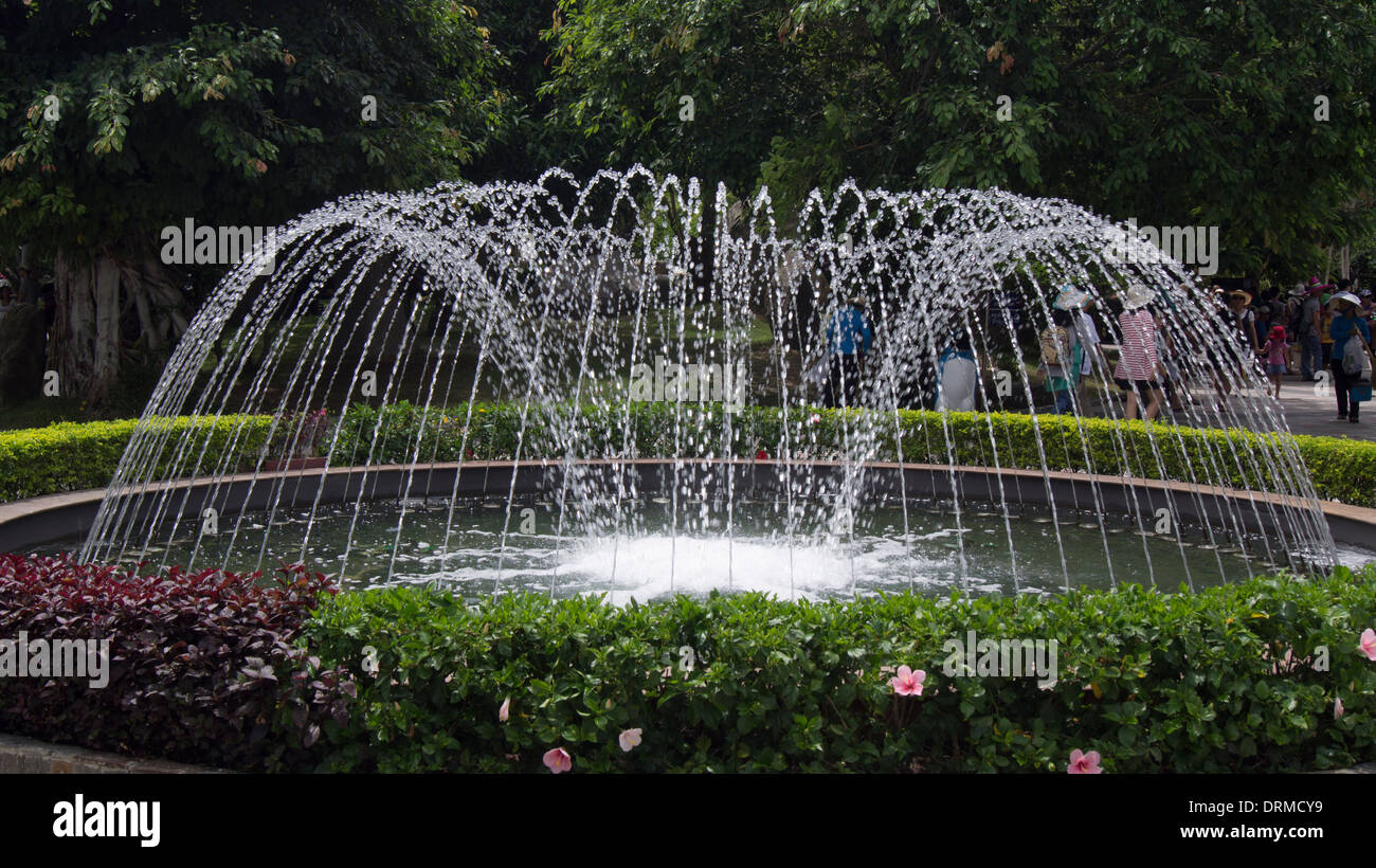 Hübsche Brunnen Blume geformt Nha Trang Vietnam South East Asia Stockfoto