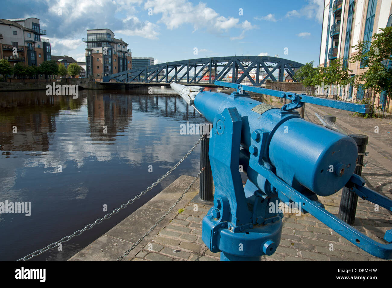 Jetzt redundante a einmal deck montierten Whaling Harpoon Kanone blickt über Leith Dock Edinburgh.  SCO 9294 Stockfoto