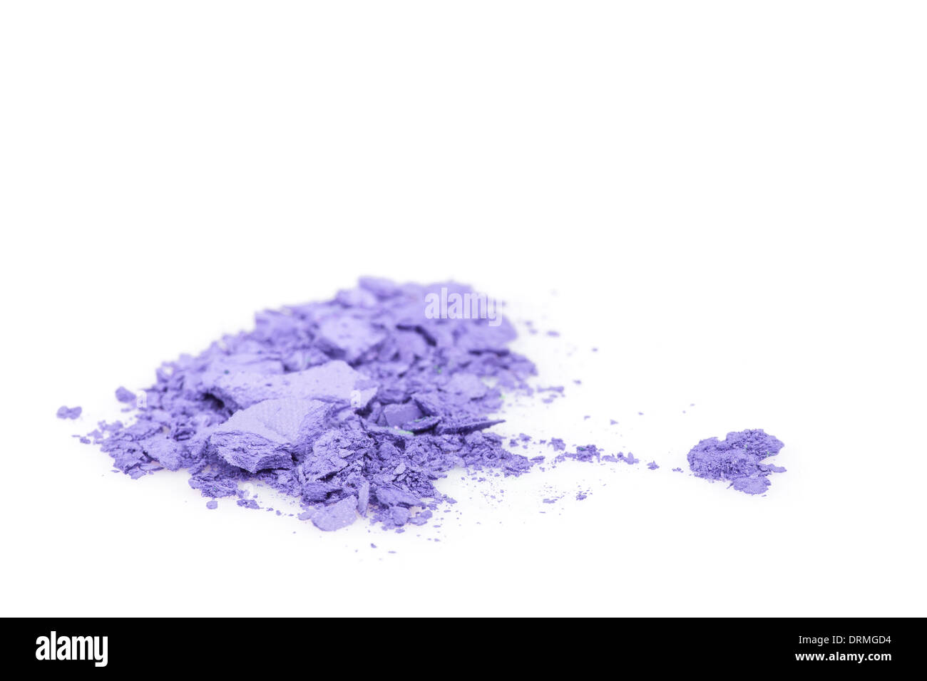 Zerkleinerte Lidschatten auf weiß. Beauty-Konzept Stockfoto