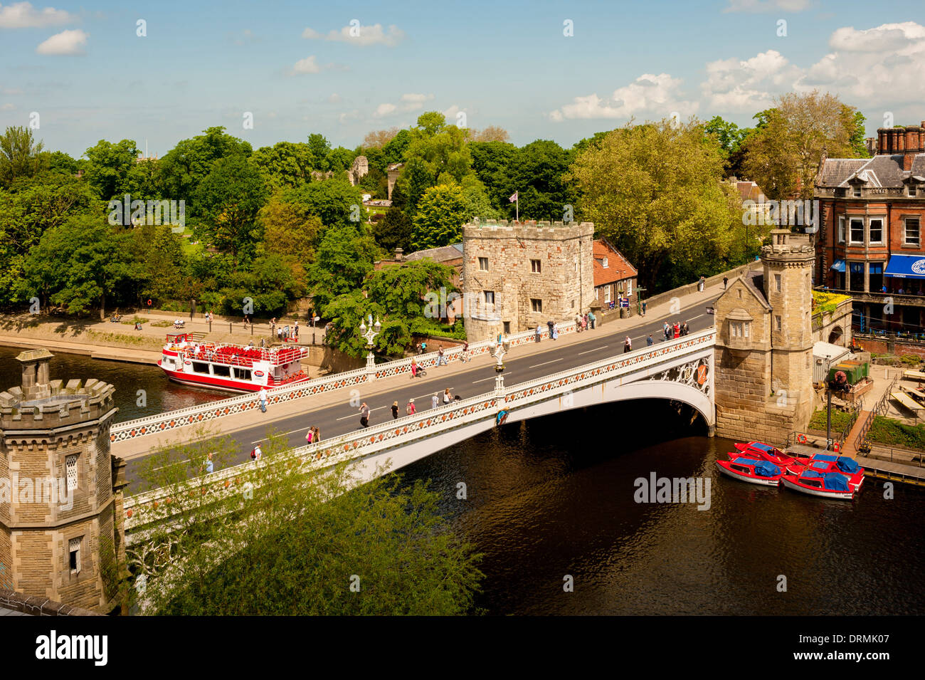 Erhöhten Blick auf Fluss Ouse, Lendal Bridge und Lendal Turm. Stockfoto