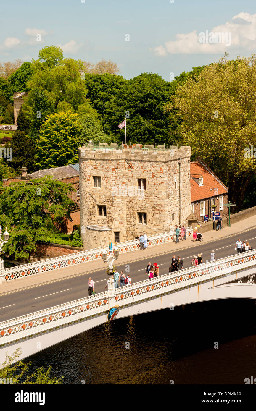 Erhöhten Blick auf Fluss Ouse, Lendal Bridge und Lendal Turm. Stockfoto