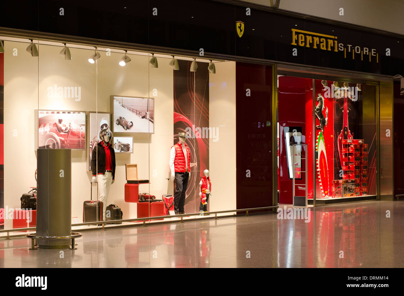 Ferrari Store auf dem Flughafen von Malaga. Spanien. Stockfoto