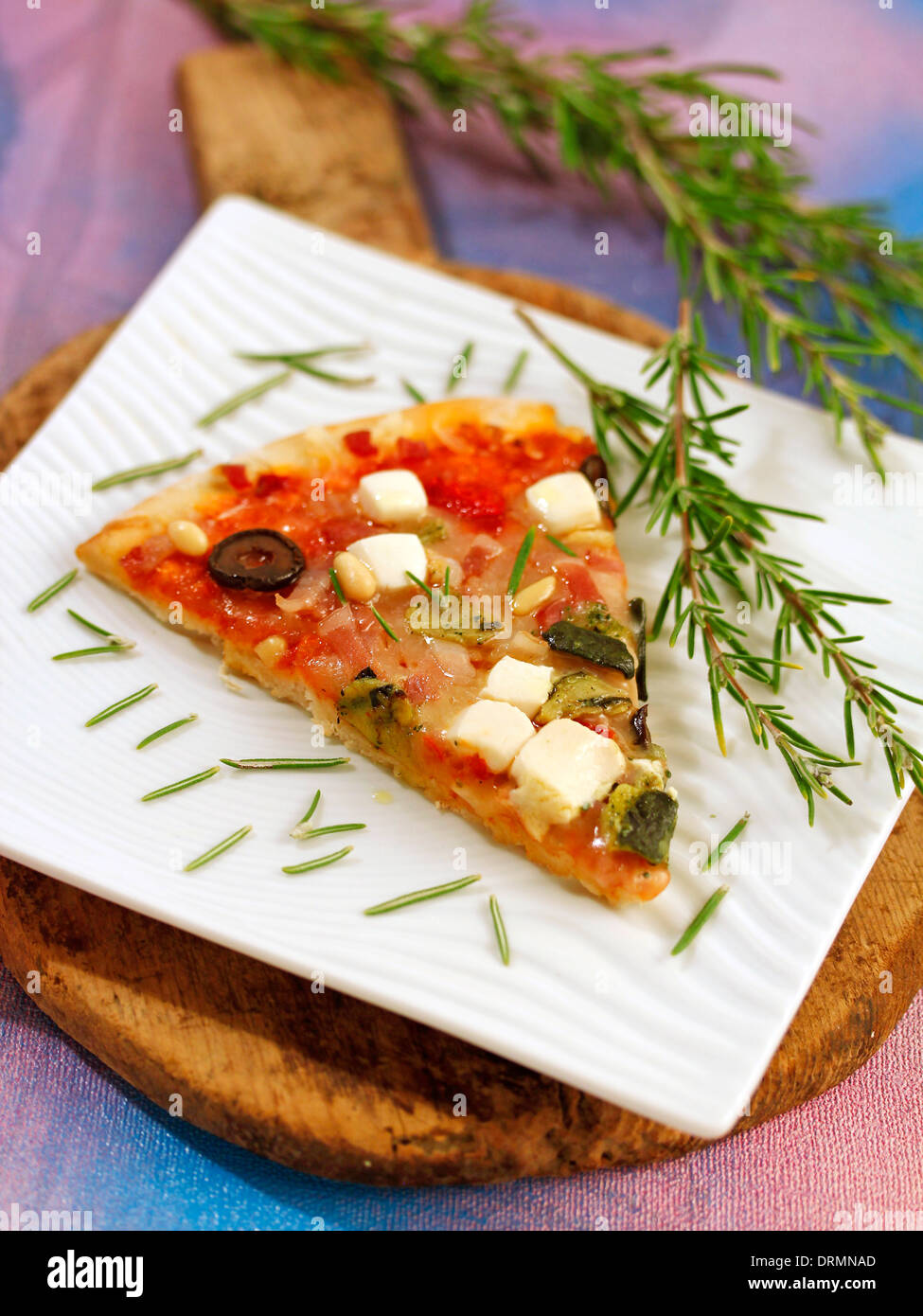Mediterrane Pizza. Rezept zur Verfügung. Stockfoto