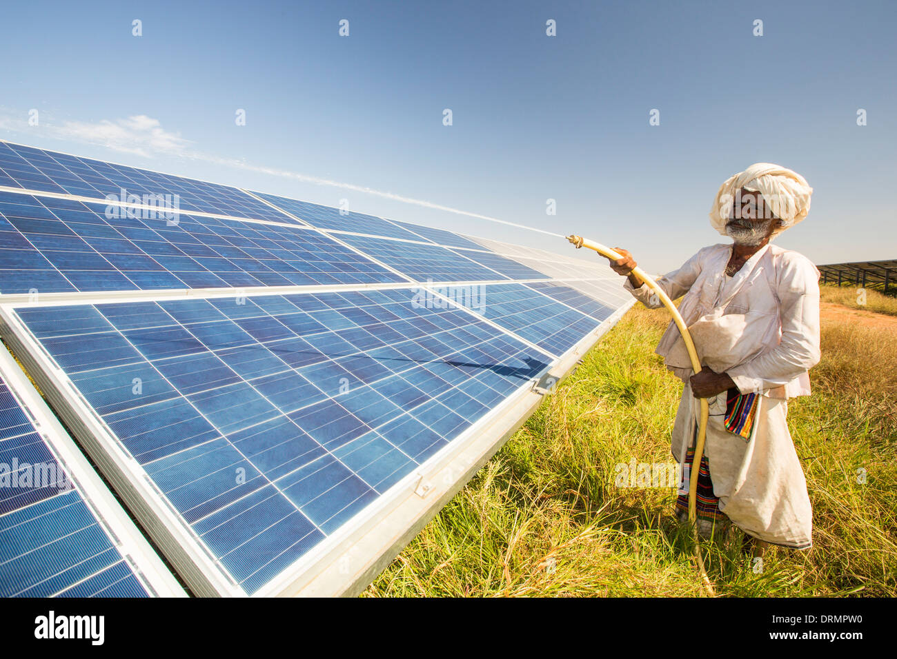 Asiens größte solar Popwer Bahnhof, der Gujarat-Solarpark in Gujarat, Indien. Es hat eine installierte Leistung von 1000 MW. Stockfoto