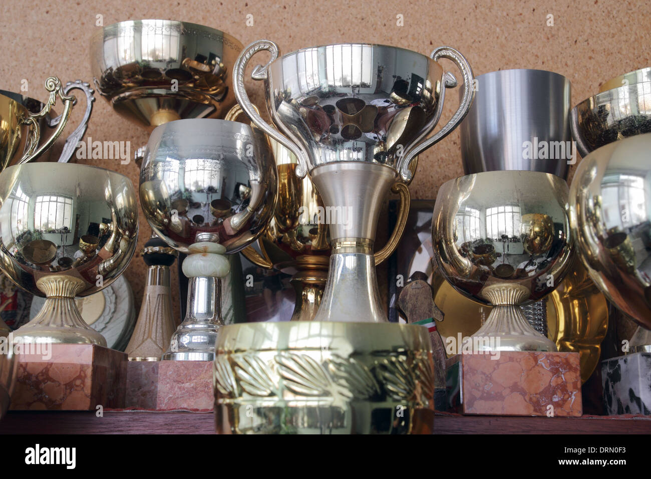 Gold und Silber champion Trophy Tassen Hintergrund Stockfoto