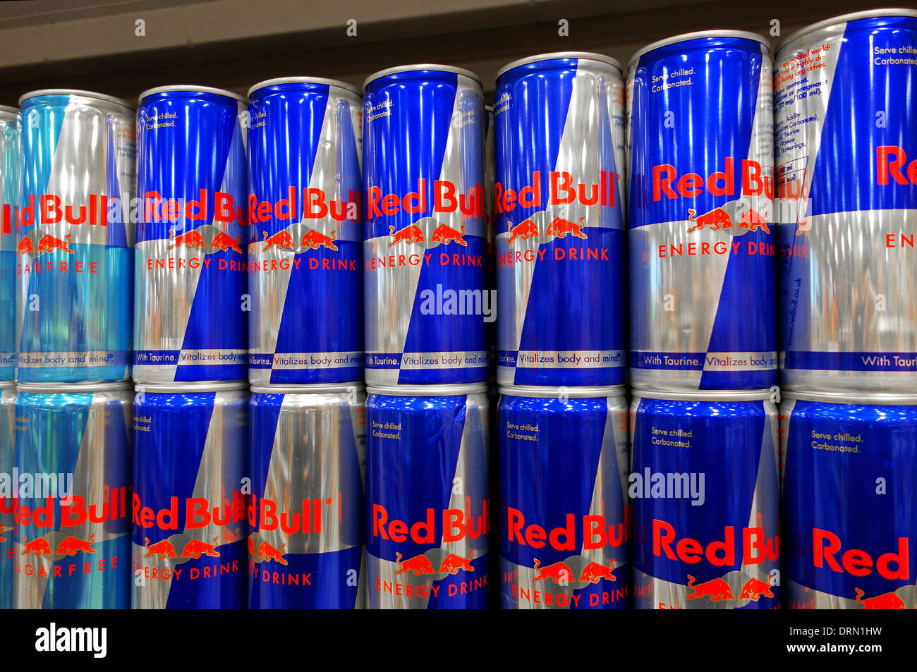 Dosen red Bull Energy Drink Stockfoto