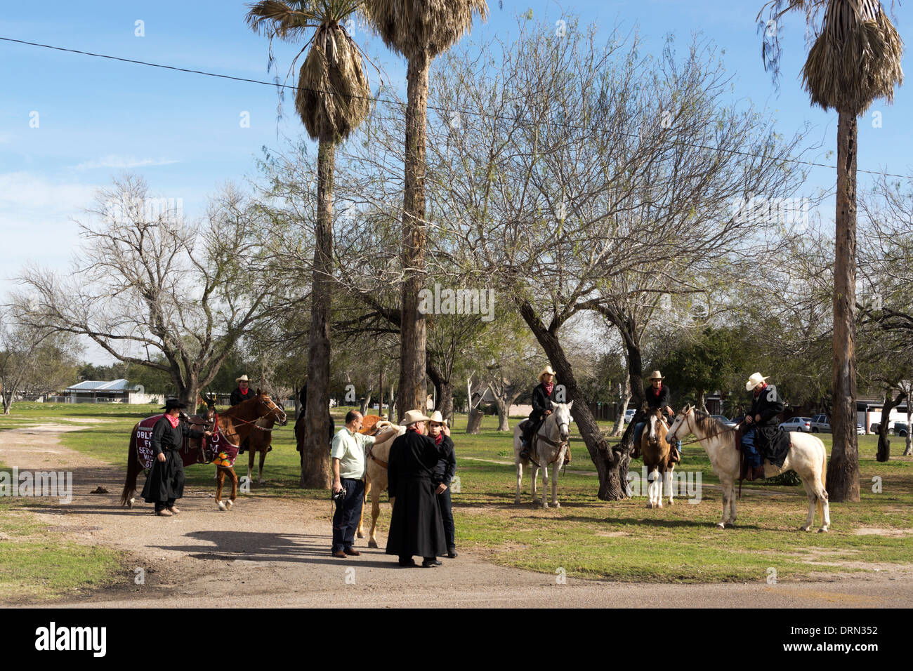 Oblate Väter von Mission, Texas Vorbereitung der jährlichen Citrus Parade. Stockfoto