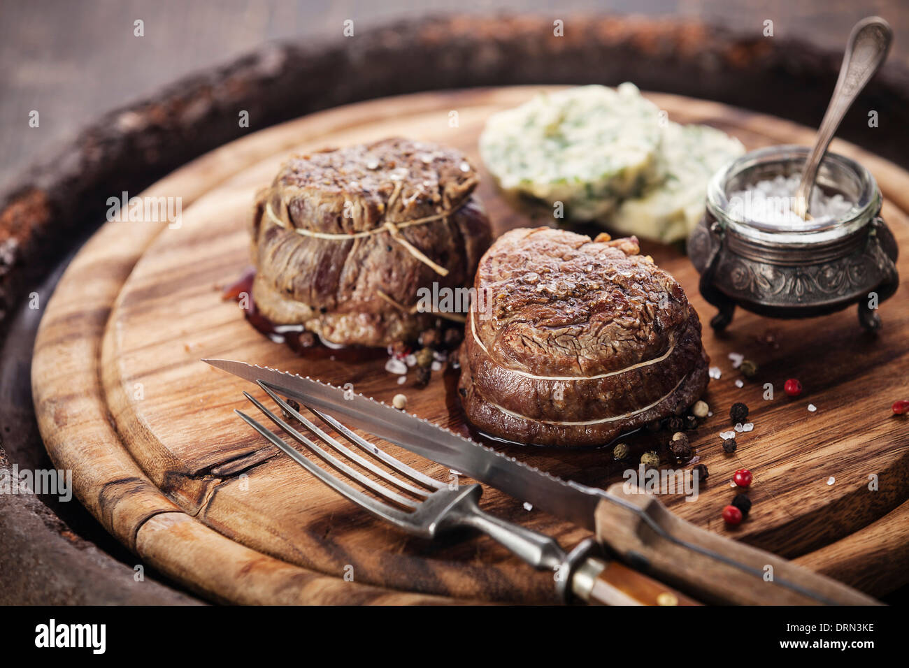 Beef Steak Filet Mignon und Butter mit Kräutern Stockfoto