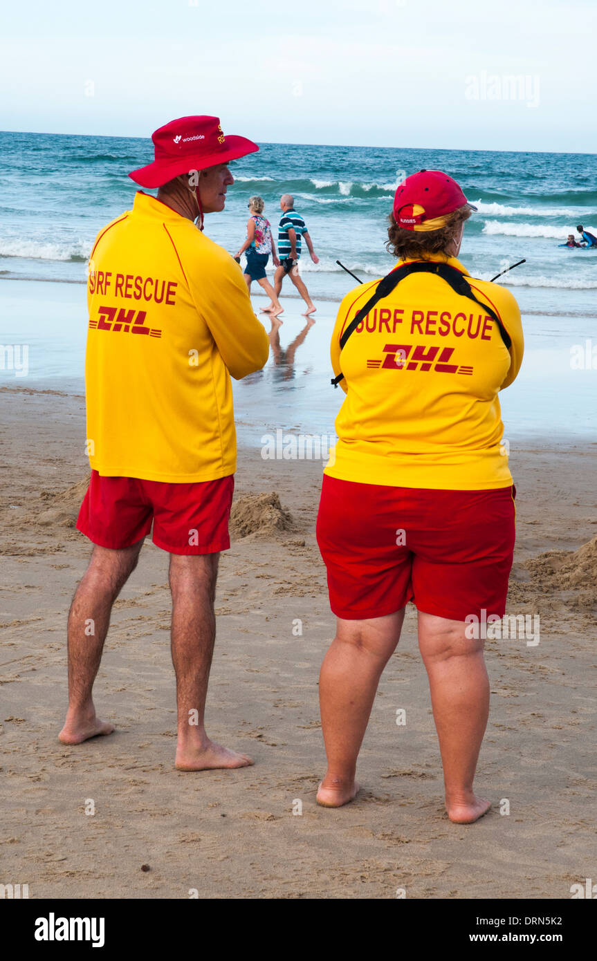 Rettungsschwimmer wachen am Weihnachtstag, an einem Strand der Sunshine Coast, Queensland Stockfoto