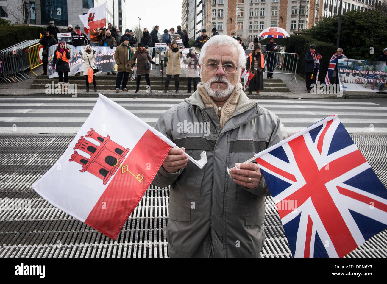 Eine Gruppe von Bürgern von Gibraltar Proteste vor das EU-Hauptquartier in Brüssel am 29.01.2014. Gibraltarians demonstrieren gegen harte Grenzkontrollen durch die spanische Regierung erstellt. Zuletzt gestartet Jahren Spannungen auf die UK Teritory Gibraltart stärker von Wiktor Dabkowski Stockfoto