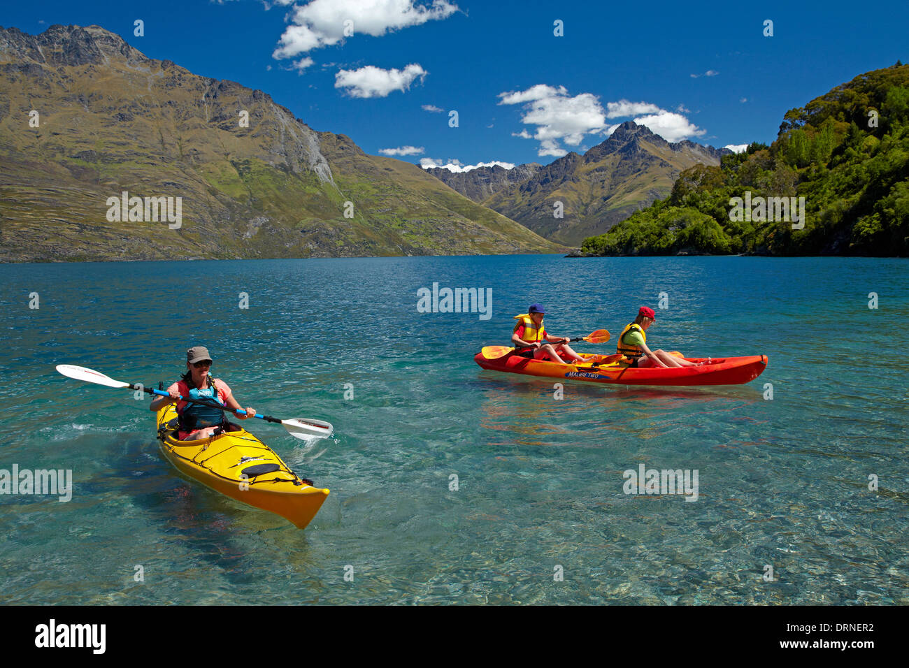 Kajaks, Sunshine Bay Lake Wakatipu, Queenstown, Otago, Südinsel, Neuseeland Stockfoto