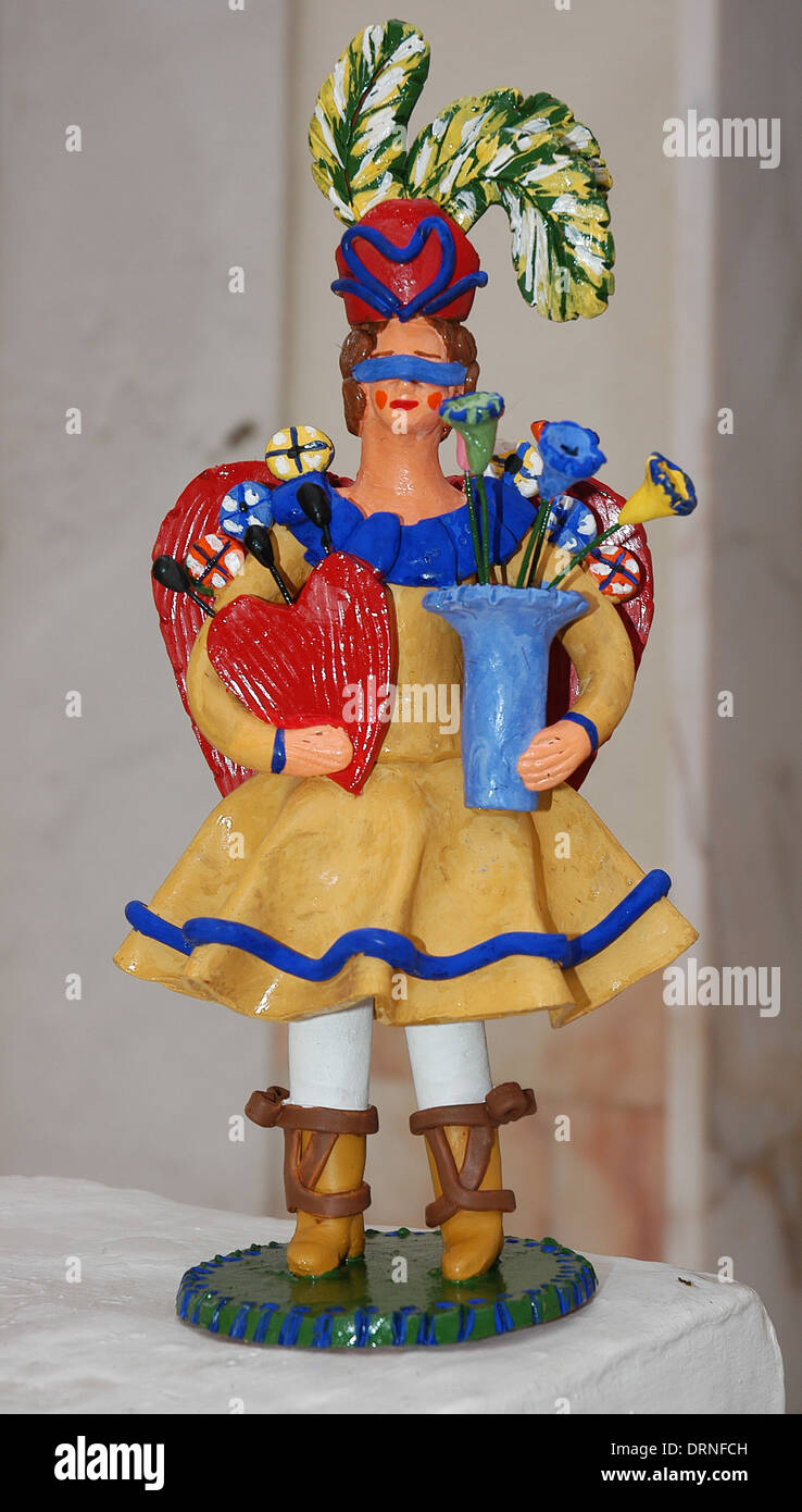 Handwerk. Bonecos von Estremoz. Keramik Figuren, welche verschiedene Berufe. Portugal. Stockfoto