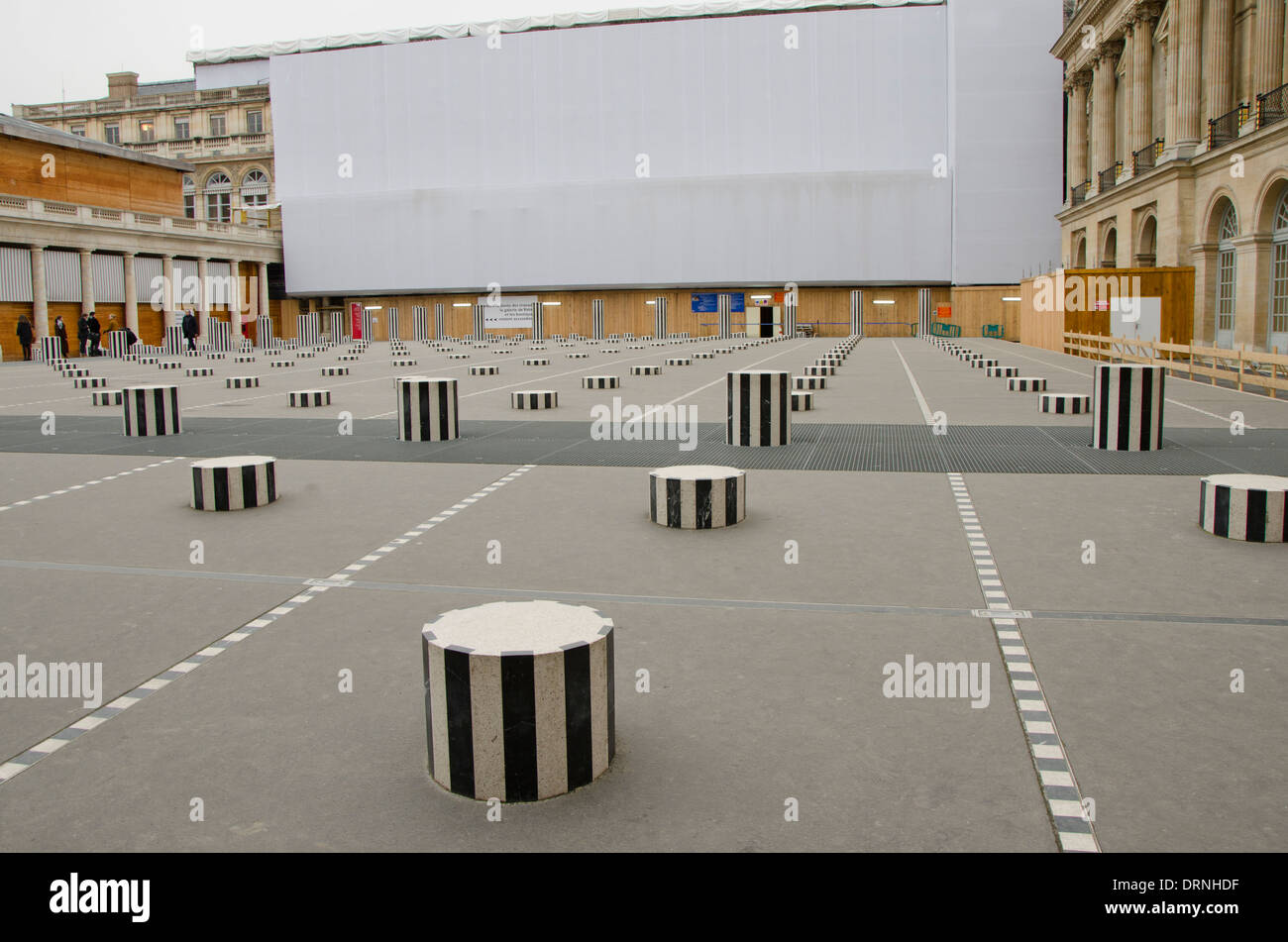 Daniel Buren, Les deux plateaux. A Controversial Restoration Espace art actuel