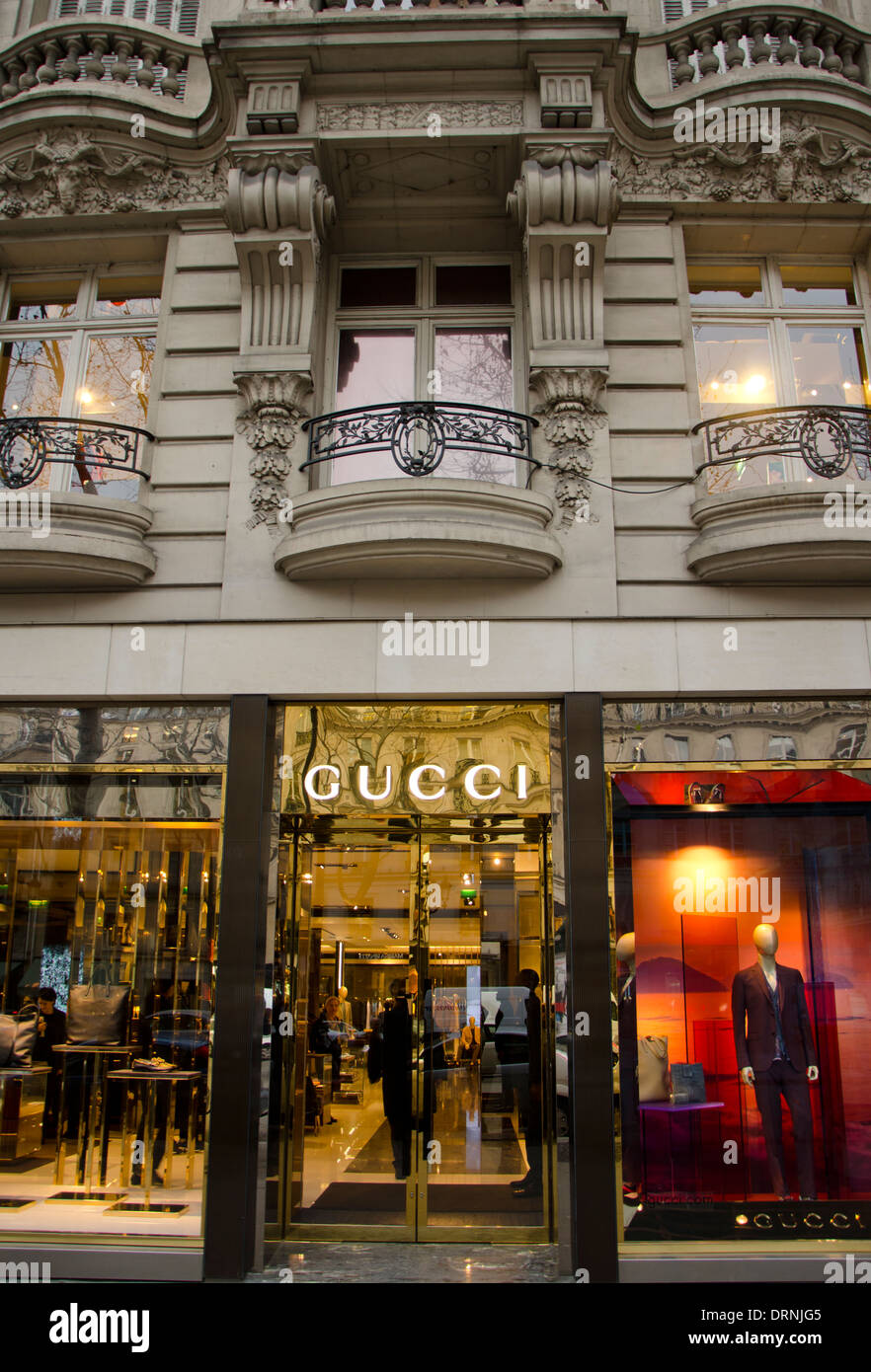 Fassade eines italienischen Mode Gucci Stores, Shop in Paris Frankreich  Stockfotografie - Alamy