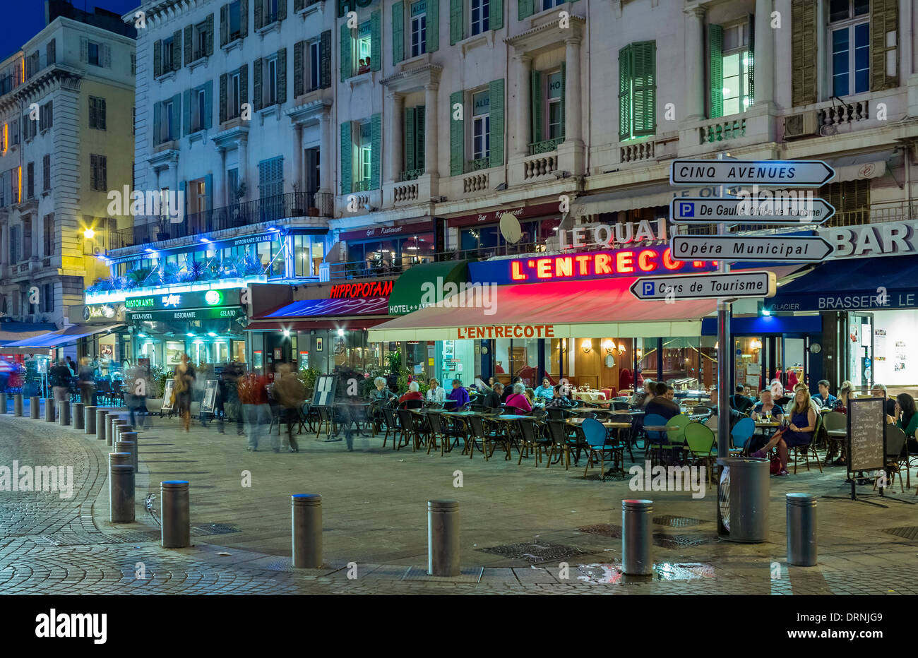 Belebten Straßencafés neben am alten Hafen von Marseille, Provence-Alpes-Côte d ' Azur, Frankreich, Europa Stockfoto