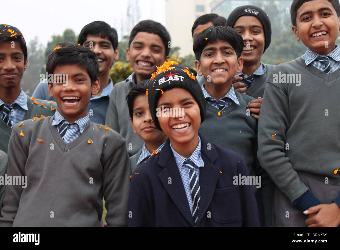 Gandhi Maidan, Patna, Bihar, Indien, 30. Januar 2014. Jubelnde Studenten feiert nach Hommage an Mahatma Gandhi am Donnerstagmorgen anlässlich des 67. Todestag von Mahatma Gandhi am 30. Januar 2014. Die Veranstaltung mit dem Titel "Satyagraha" als Protest gegen den wachsenden Trend der Gewalt und Nichtduldung von Bharatiya Jananatya Sanghya organisiert. Verschiedene solcher Programme erfolgt in Bihar heute Gandhi gedenken. Bildnachweis: Rupa Ghosh/Alamy Live-Nachrichten. Stockfoto