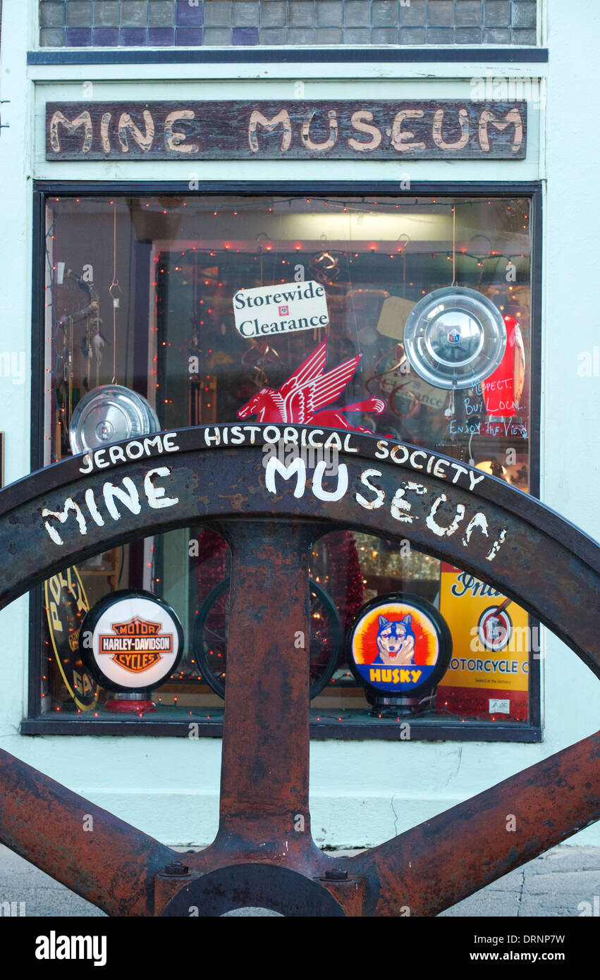 Sheave Rad von Minen vor der Jerome Historical Society Mine Museum. Stockfoto