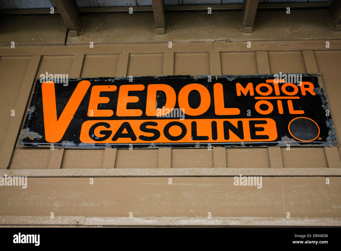 Altmodische Zeichen für Veedol Benzin und Motoröl Stockfoto