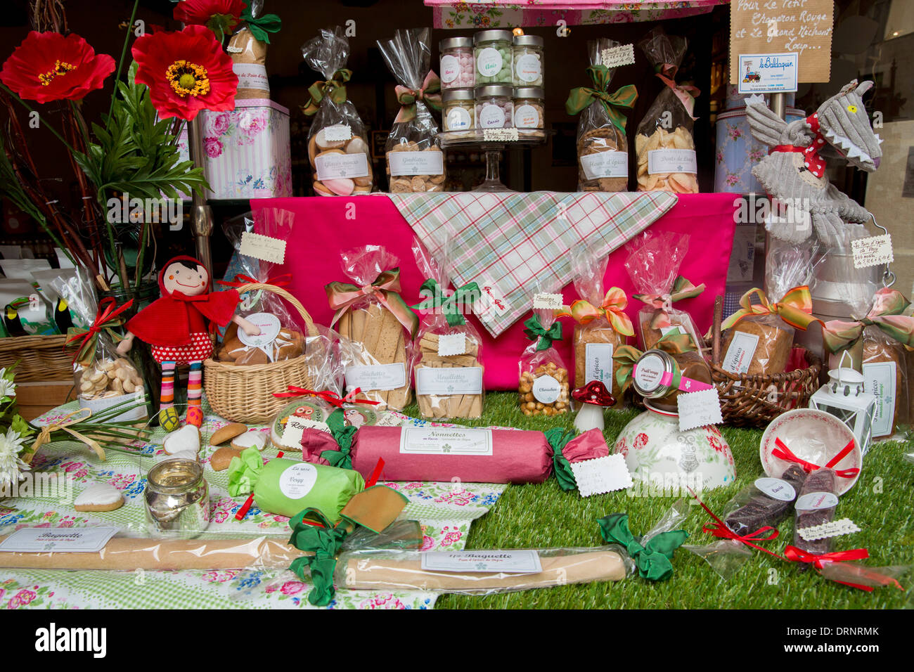 Anzeige der regionalen Spezialität Lebensmittel zum Verkauf im Café La Rose de Vergy in Rue De La Chouette in Dijon in Burgund, Frankreich Stockfoto