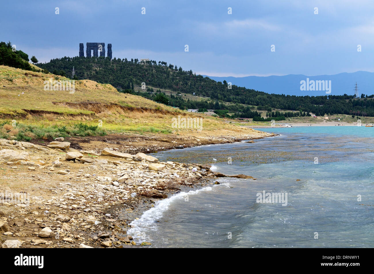 Denkmal "die Geschichte von Georgia" auf dem Hügel über dem Meer von Tbilisi, Tbilisi, Georgia - Aug 2013 Stockfoto